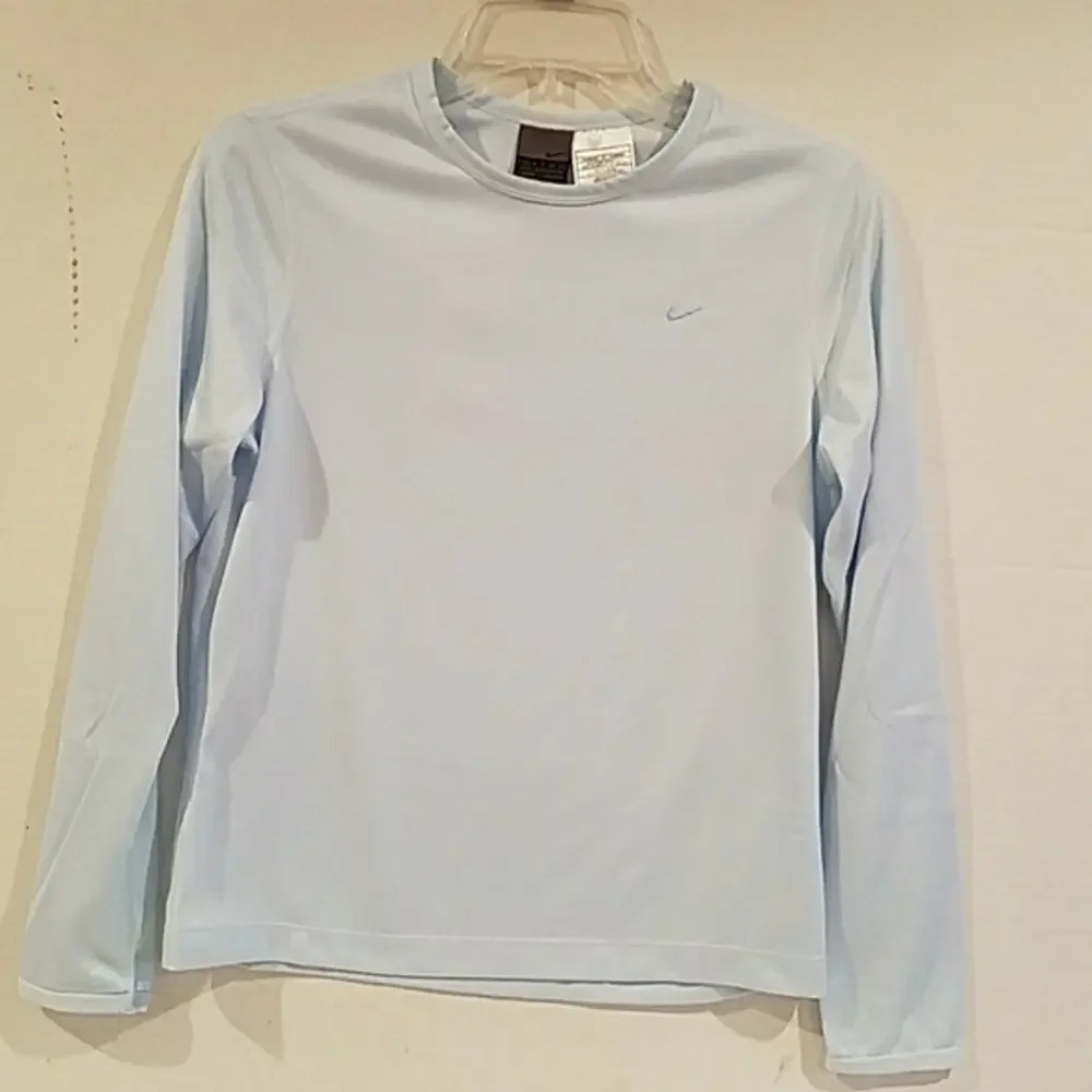 LADIES NIKE DRI - FIT LONG SLEEVE TEE (sz small)